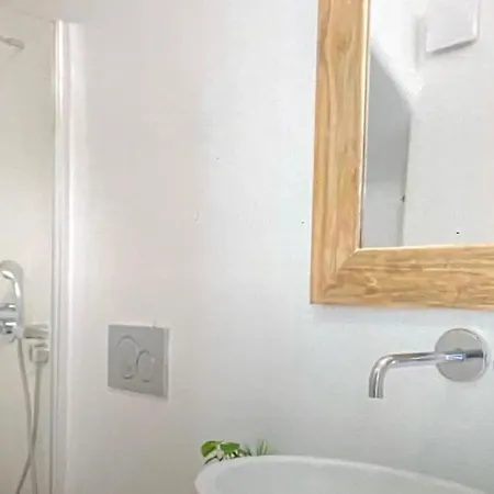 Janet Apartment